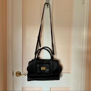 elegant versatile black hand/ shoulder bag 🖤